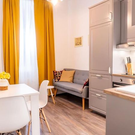 Central And Comfy 2Bdr Apartment Near Parliament Belgrád Kültér fotó
