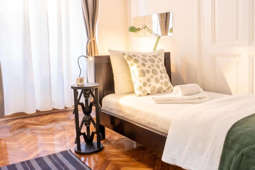 Central And Comfy 2Bdr Apartment Near Parliament Belgrád Kültér fotó